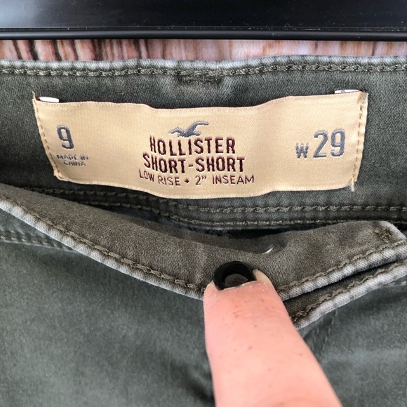 Hollister Army Olive Green Short-Short Low Rise Shorts - Picture 4 of 6